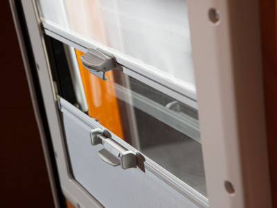2x side windows