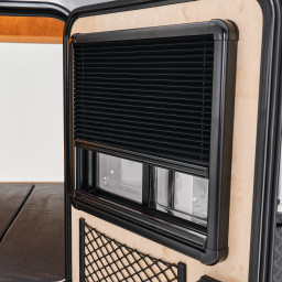 2 side windows