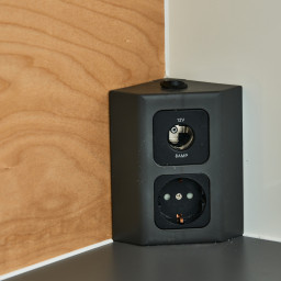 12V/220V/USB sockets