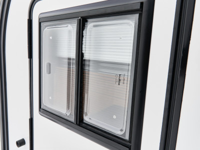 2 side windows
